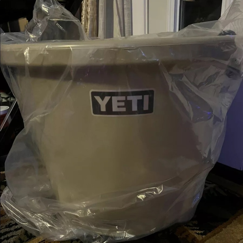NEW Yeti Tank 45 - brand new Desert Tan -.